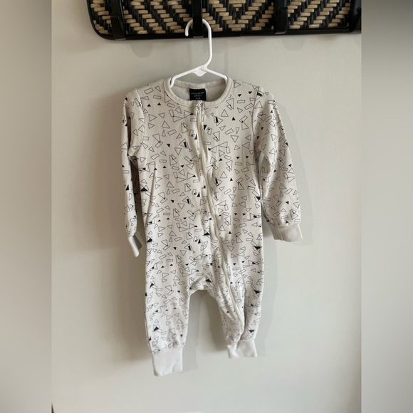 Little Bipsy Triangle 2 Way Zip Romper - Almond Off White - Size 2T - 3T - Picture 5 of 7